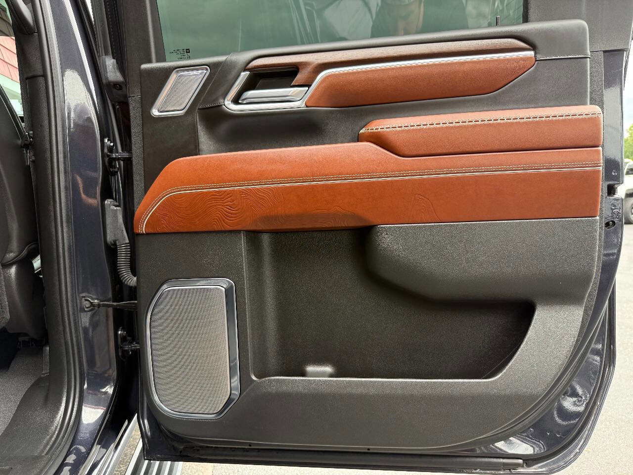 Used 2024 GMC Sierra 3500 Denali Ultimate image 38