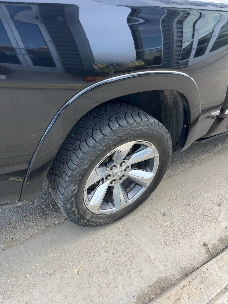 Used 2019 RAM 1500 Limited w/ Advanced Safety Group image 2