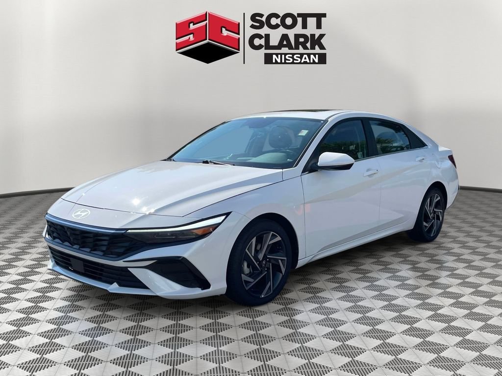 Used 2024 Hyundai Elantra SEL FWD image 3
