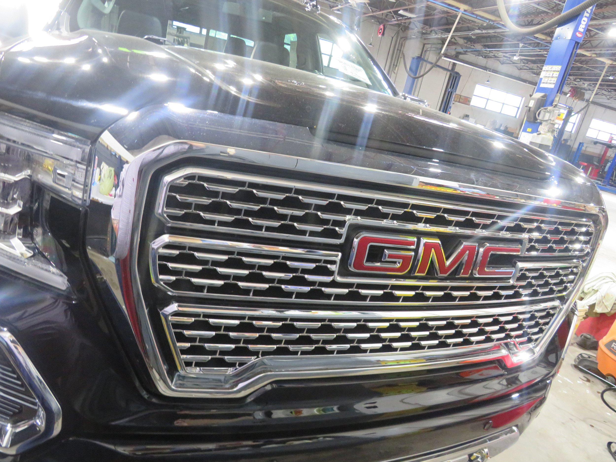 Used 2019 GMC Sierra 1500 Denali AWD/4WD image 2