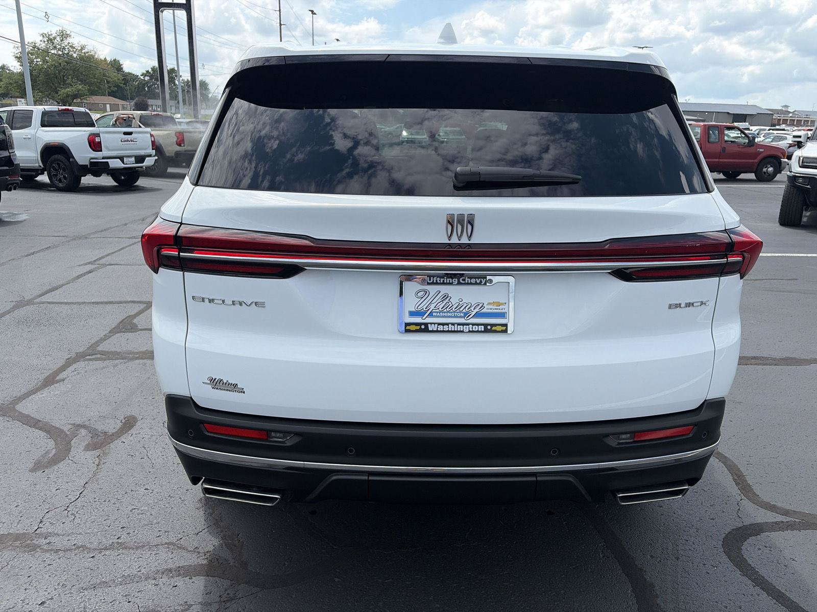 Certified 2025 Buick Enclave Preferred FWD image 4