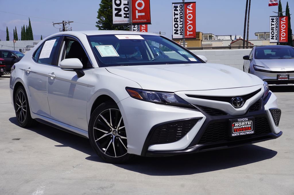 Used 2022 Toyota Camry SE w/ Convenience Package FWD image 2