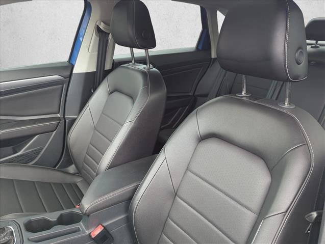 Certified 2023 Volkswagen Jetta SE w/ Panoramic Sunroof Package FWD image 12
