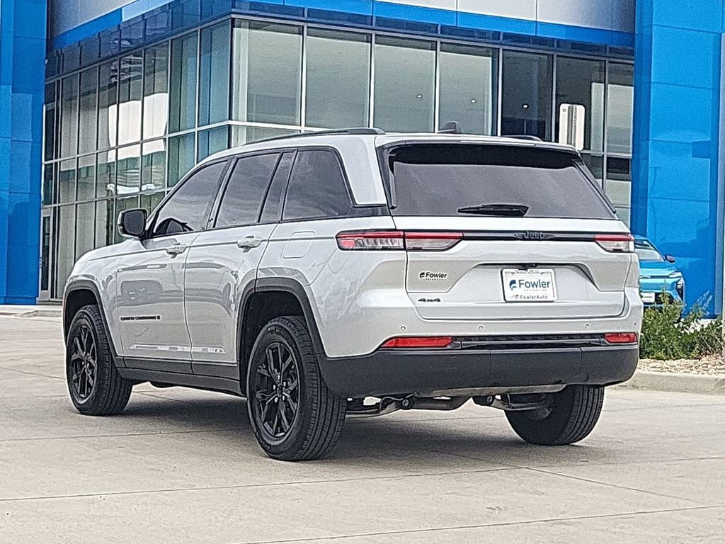 Used 2024 Jeep Grand Cherokee Altitude AWD/4WD image 6