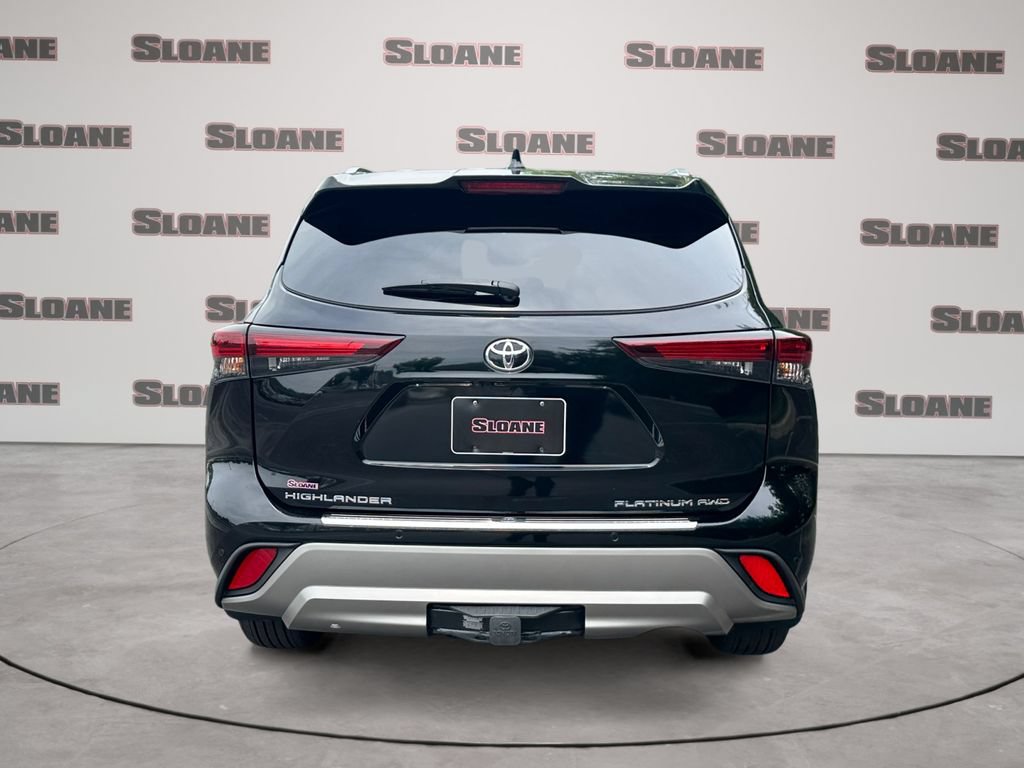 Used 2025 Toyota Highlander Platinum AWD/4WD image 4