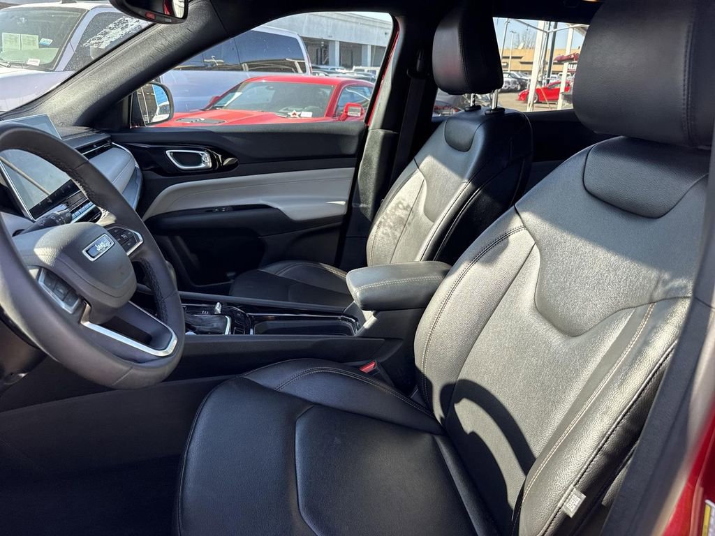 Used 2024 Jeep Compass Limited image 17