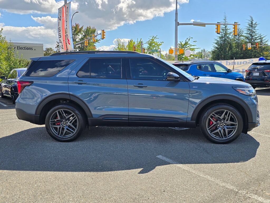 Certified 2025 Ford Explorer ST-Line w/ Premium Package AWD/4WD image 7