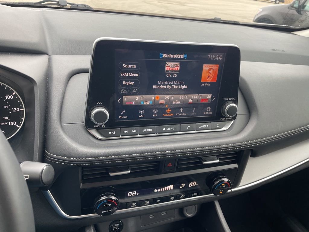 Used 2025 Nissan Rogue SV AWD/4WD image 19