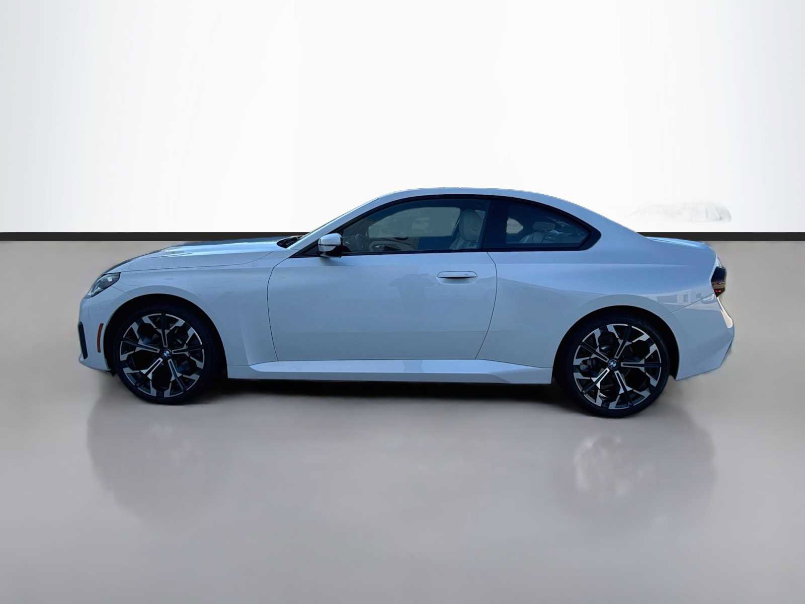 Used 2025 BMW 230i xDrive Coupe w/ Convenience Package AWD/4WD image 5