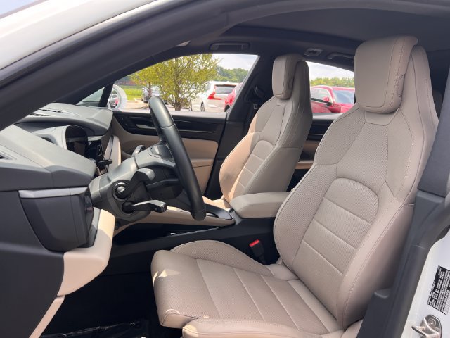 Used 2025 Porsche Macan Electric w/ Premium Package RWD image 14