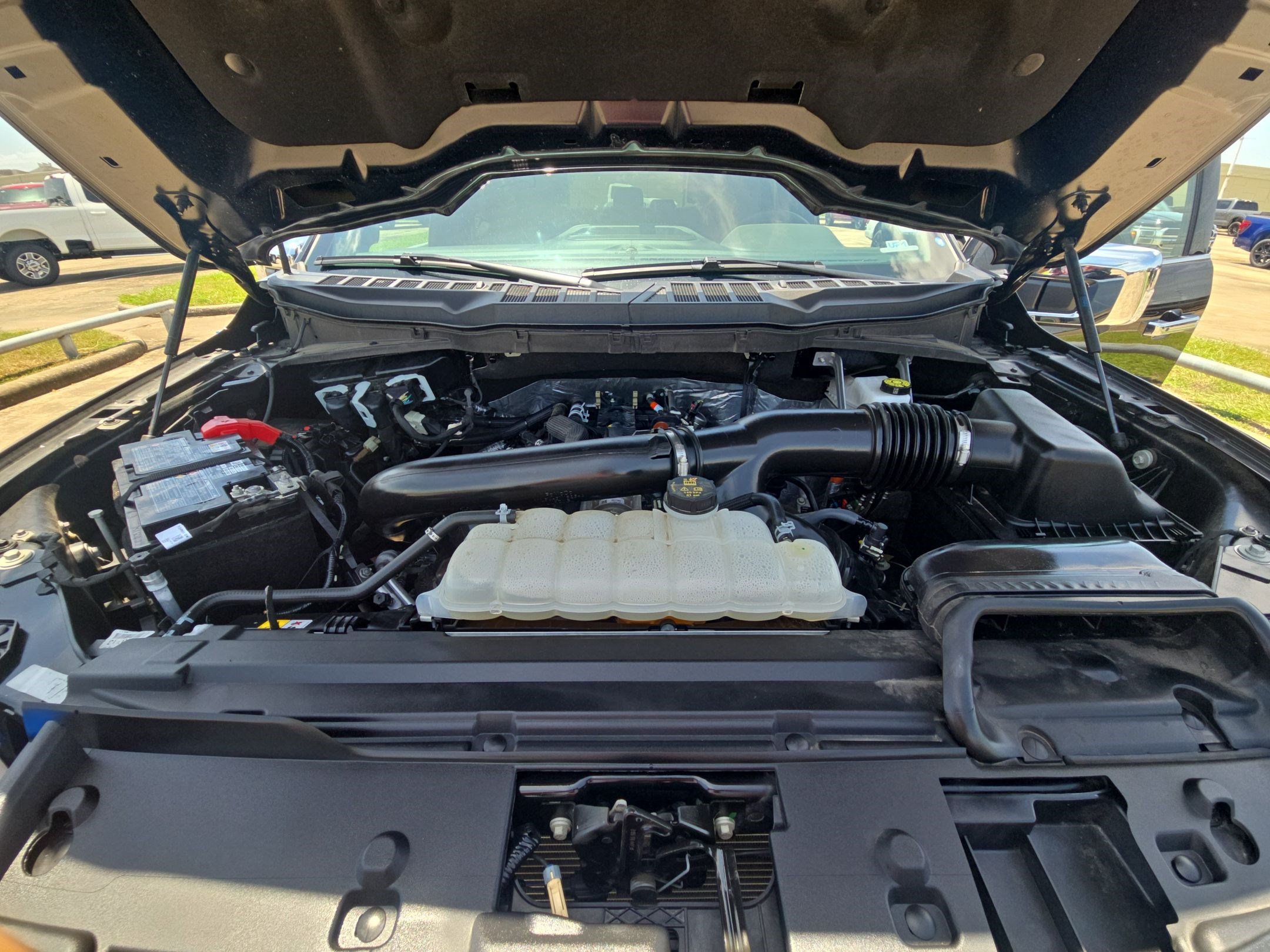 Used 2025 Ford F150 Lariat AWD/4WD image 35