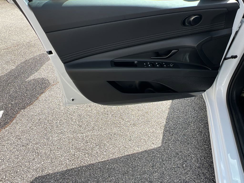 New 2025 Hyundai Elantra Sport image 18