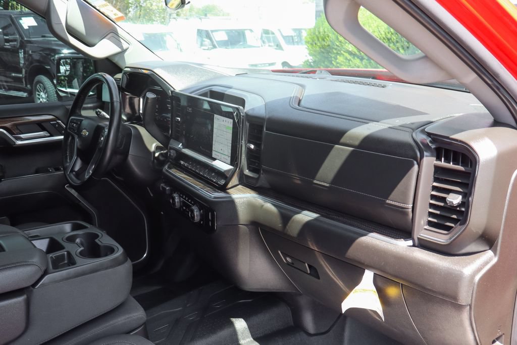 Used 2025 Chevrolet Silverado 1500 LT RWD image 40