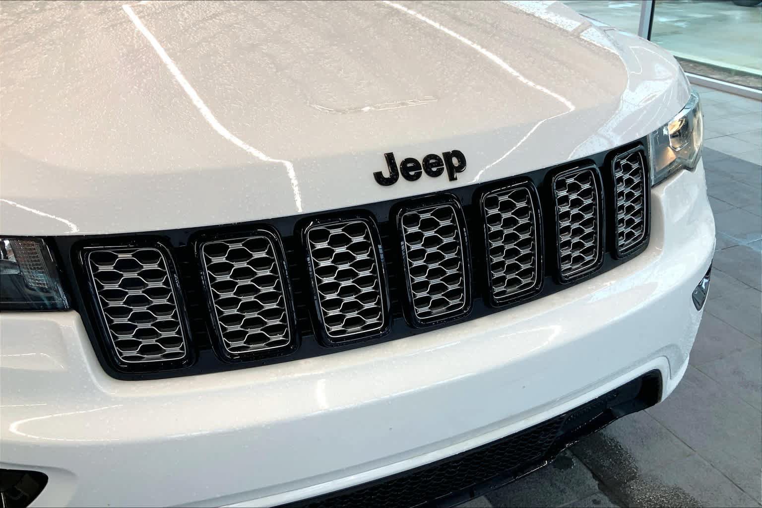 Used 2018 Jeep Grand Cherokee Altitude RWD image 29