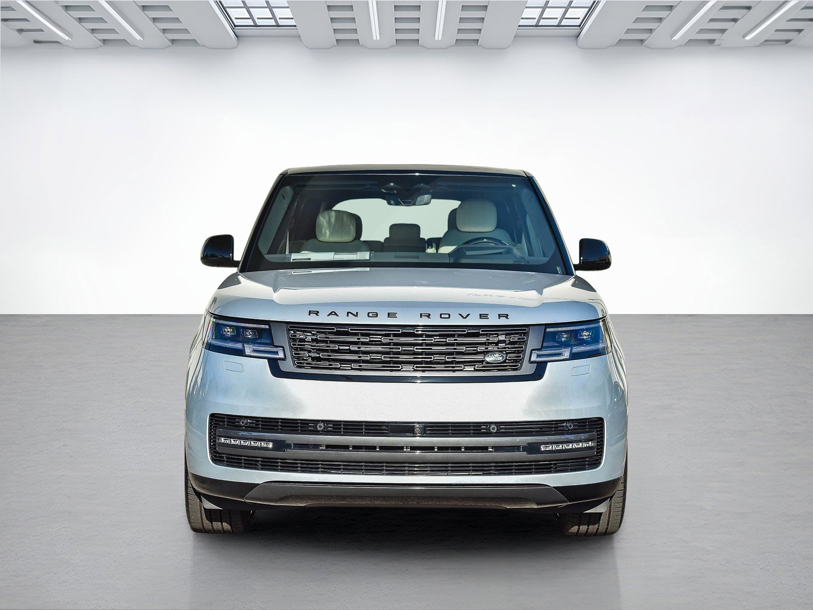 Used 2025 Land Rover Range Rover SE image 2