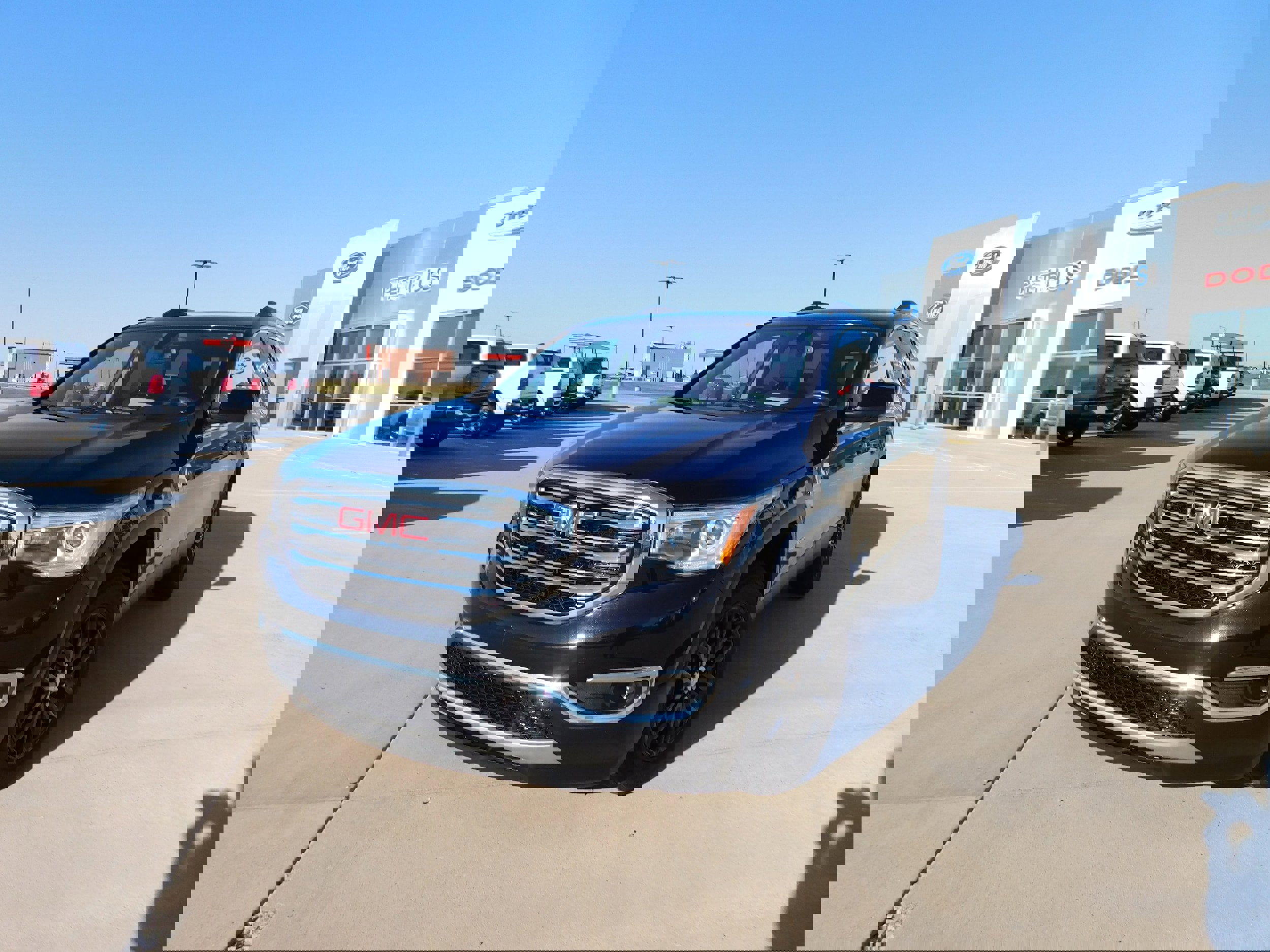 Used 2018 GMC Acadia SLT image 3