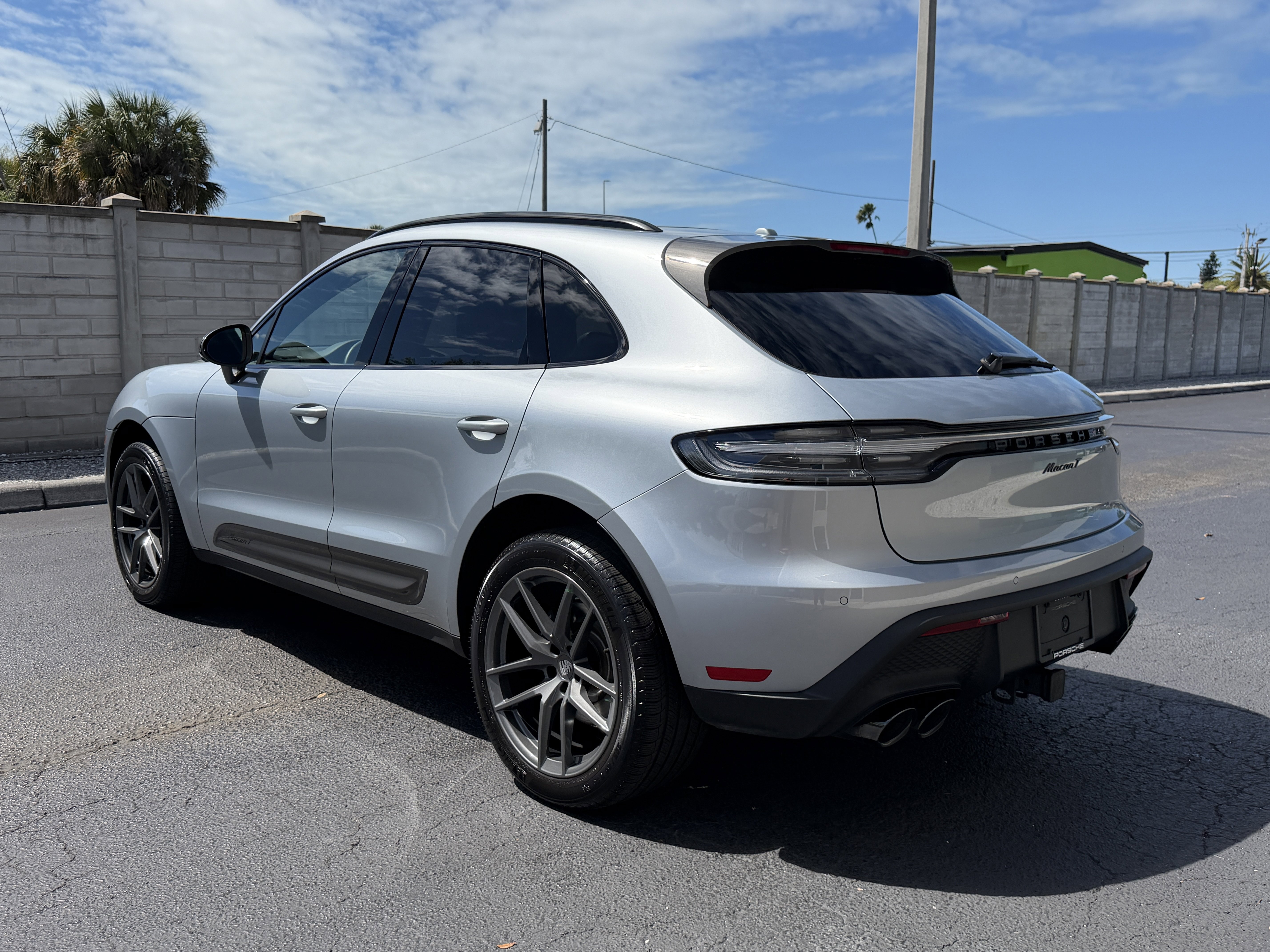 Certified 2025 Porsche Macan Turbo image 3