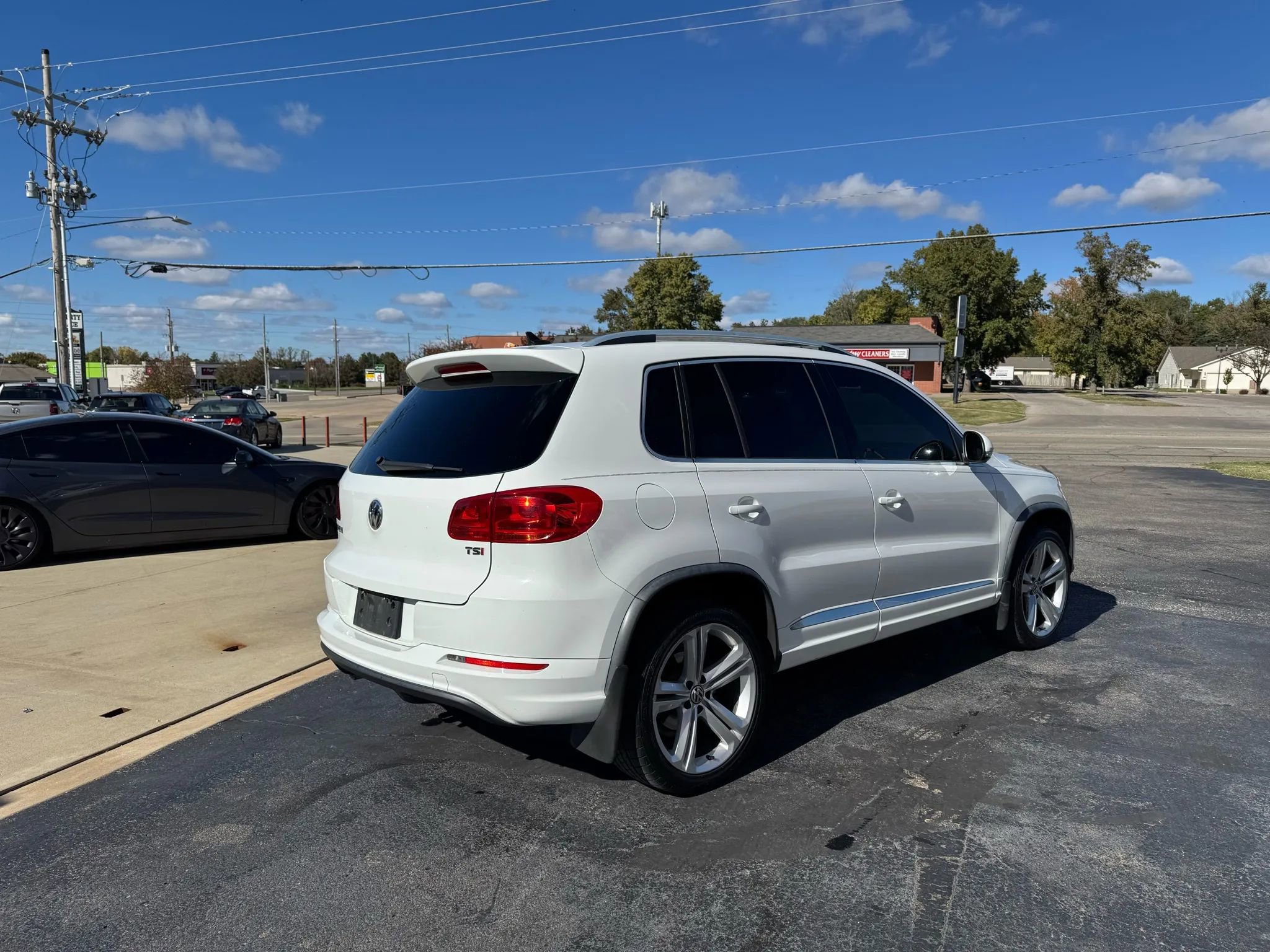 Used 2016 Volkswagen Tiguan R-Line image 6