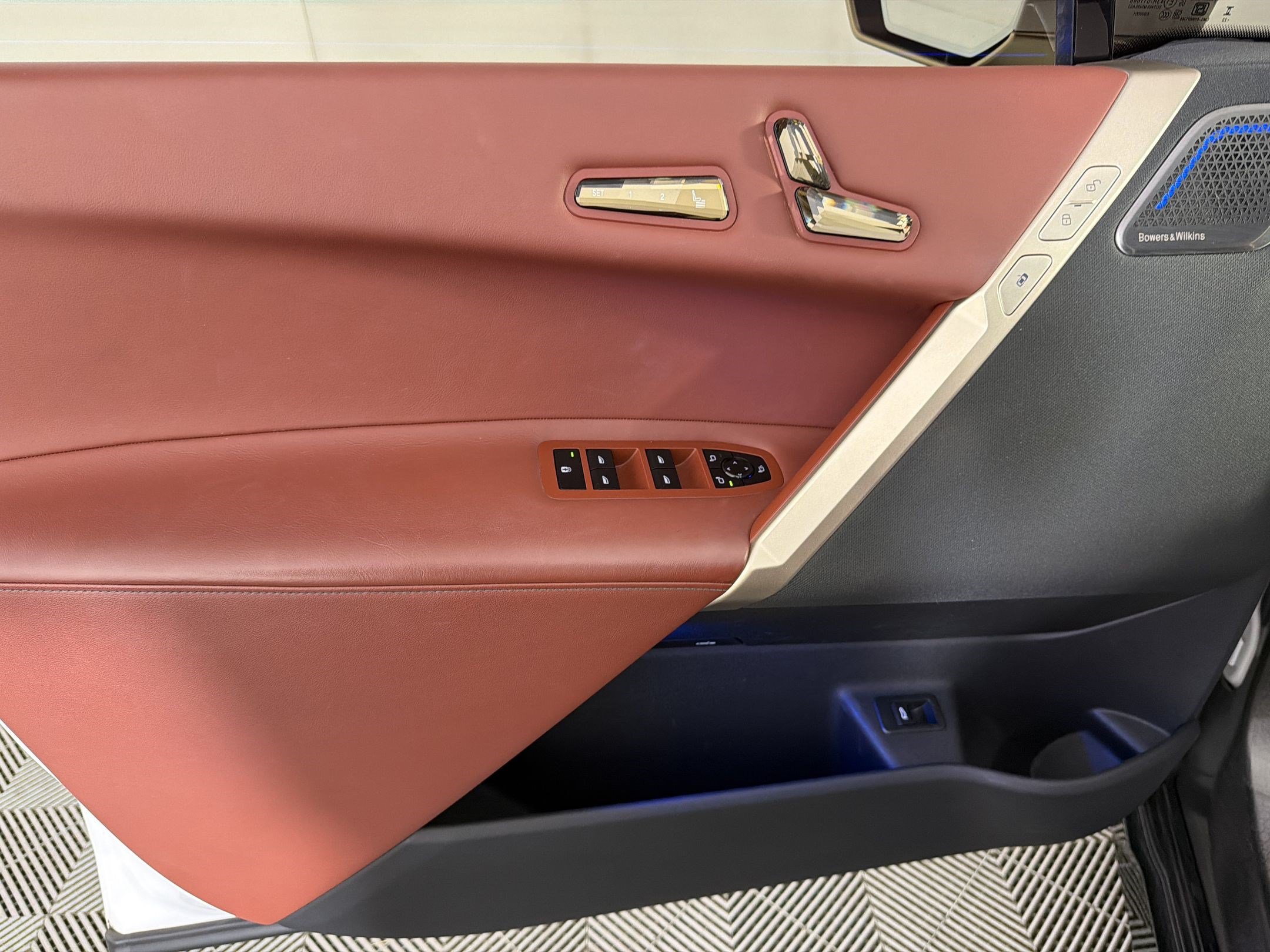 Certified 2023 BMW iX M60 w/ Executive Package AWD/4WD image 13
