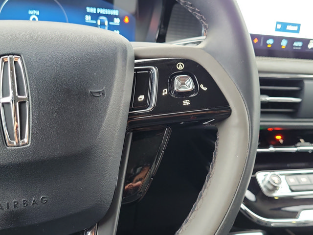 Used 2023 Lincoln Corsair FWD image 32