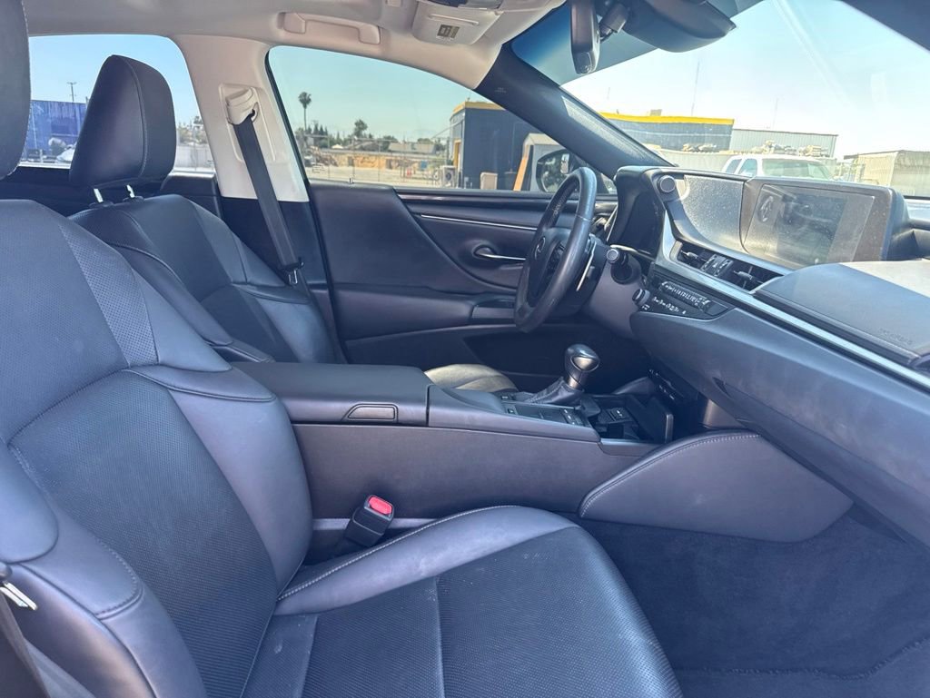 Used 2020 Lexus ES 300h w/ Accessory Package FWD image 6