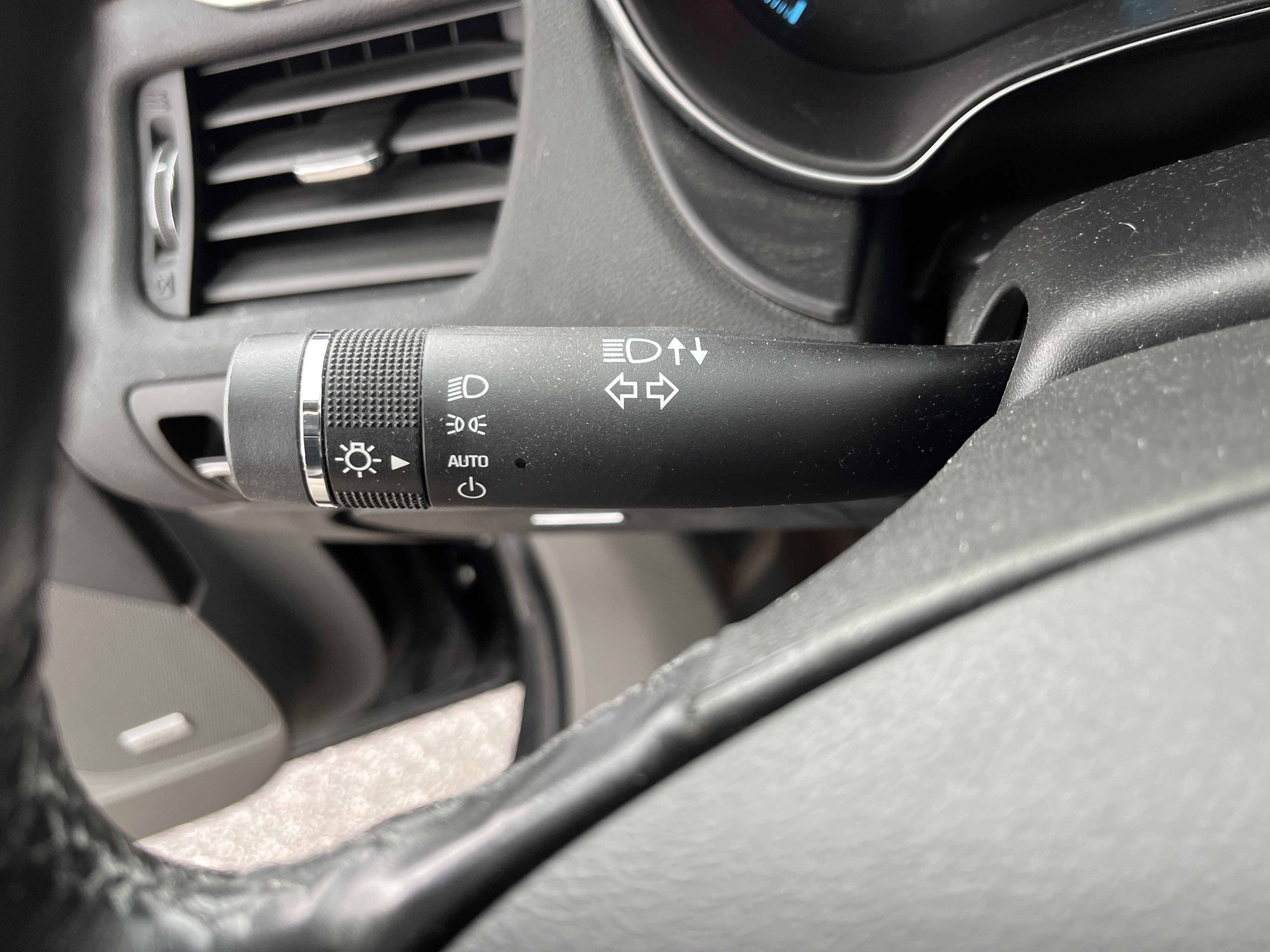 Used 2015 Chevrolet Impala LTZ FWD image 25