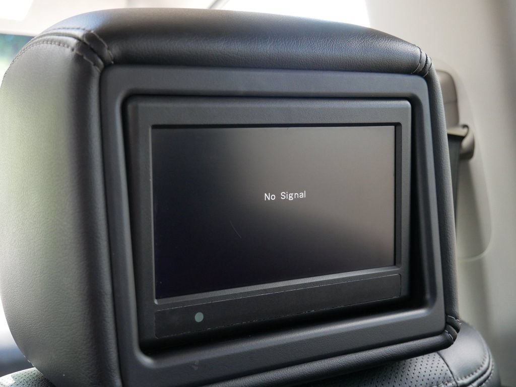 Used 2015 Nissan Pathfinder Platinum w/ Family Entertainment Package AWD/4WD image 16