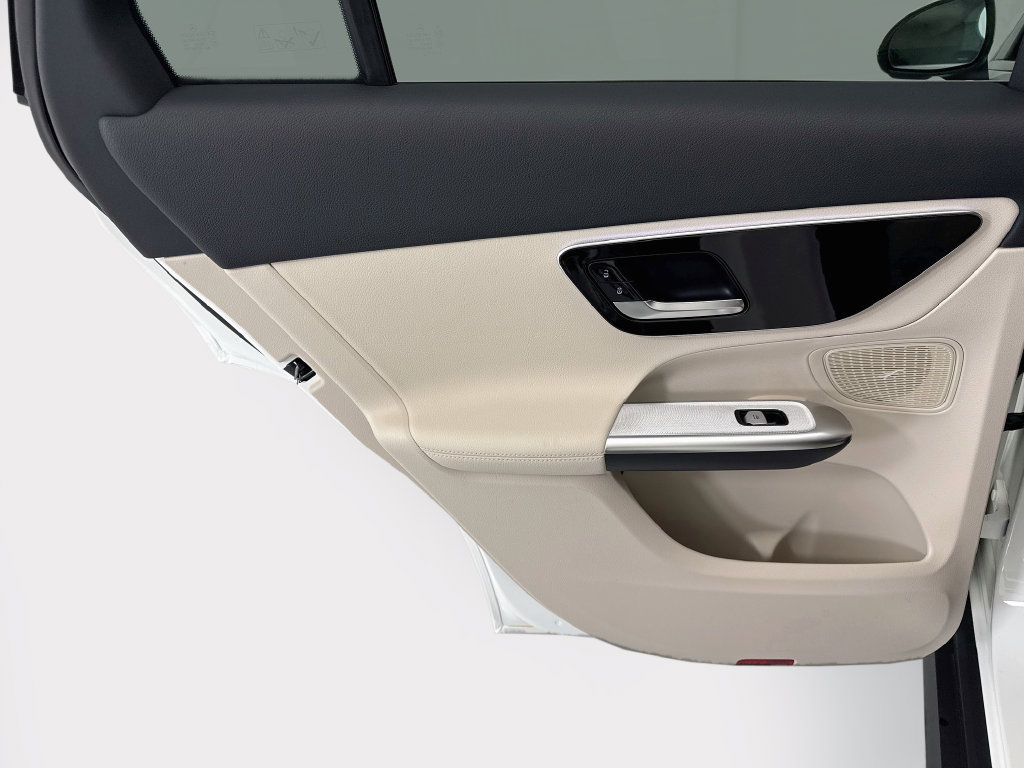 Certified 2026 Mercedes-Benz GLC 300 image 24