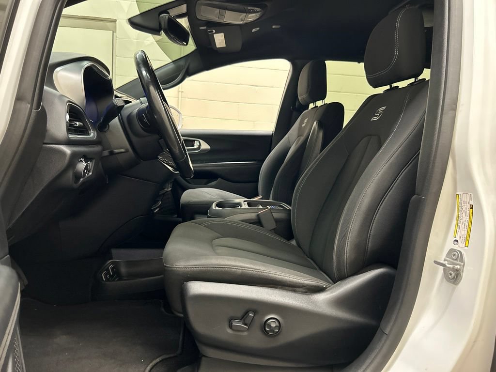 Used 2019 Chrysler Pacifica Touring Plus w/ S Appearance Package FWD image 7