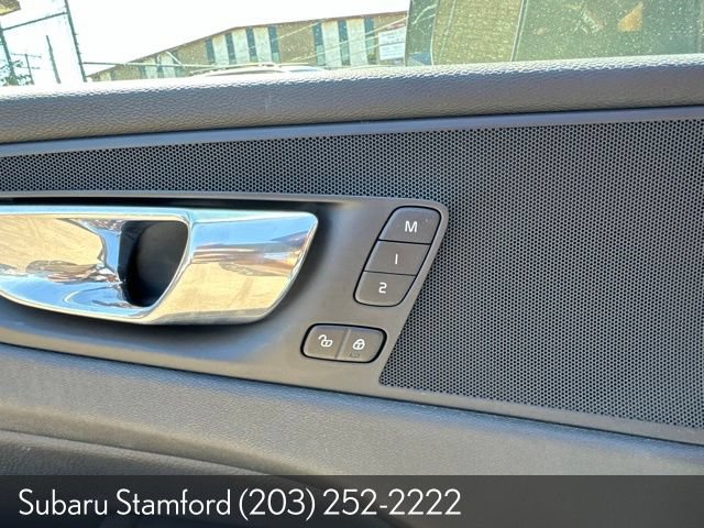 Used 2018 Volvo XC60 T6 Momentum w/ Vision Package AWD/4WD image 21