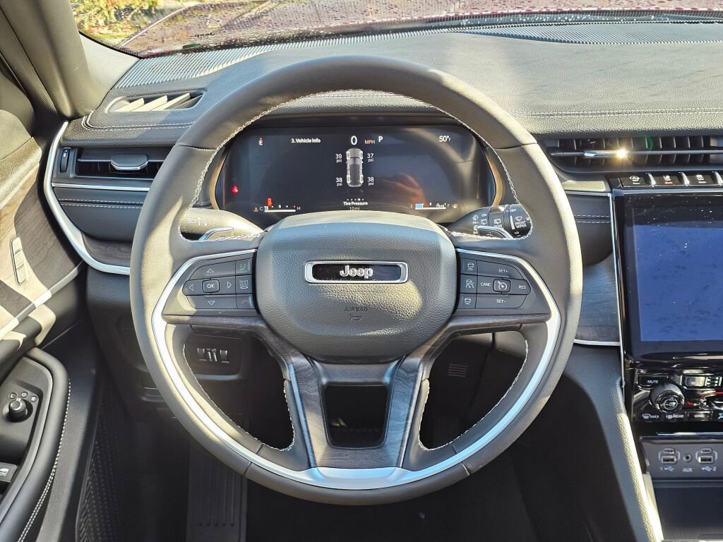 New 2025 Jeep Grand Cherokee Limited image 15