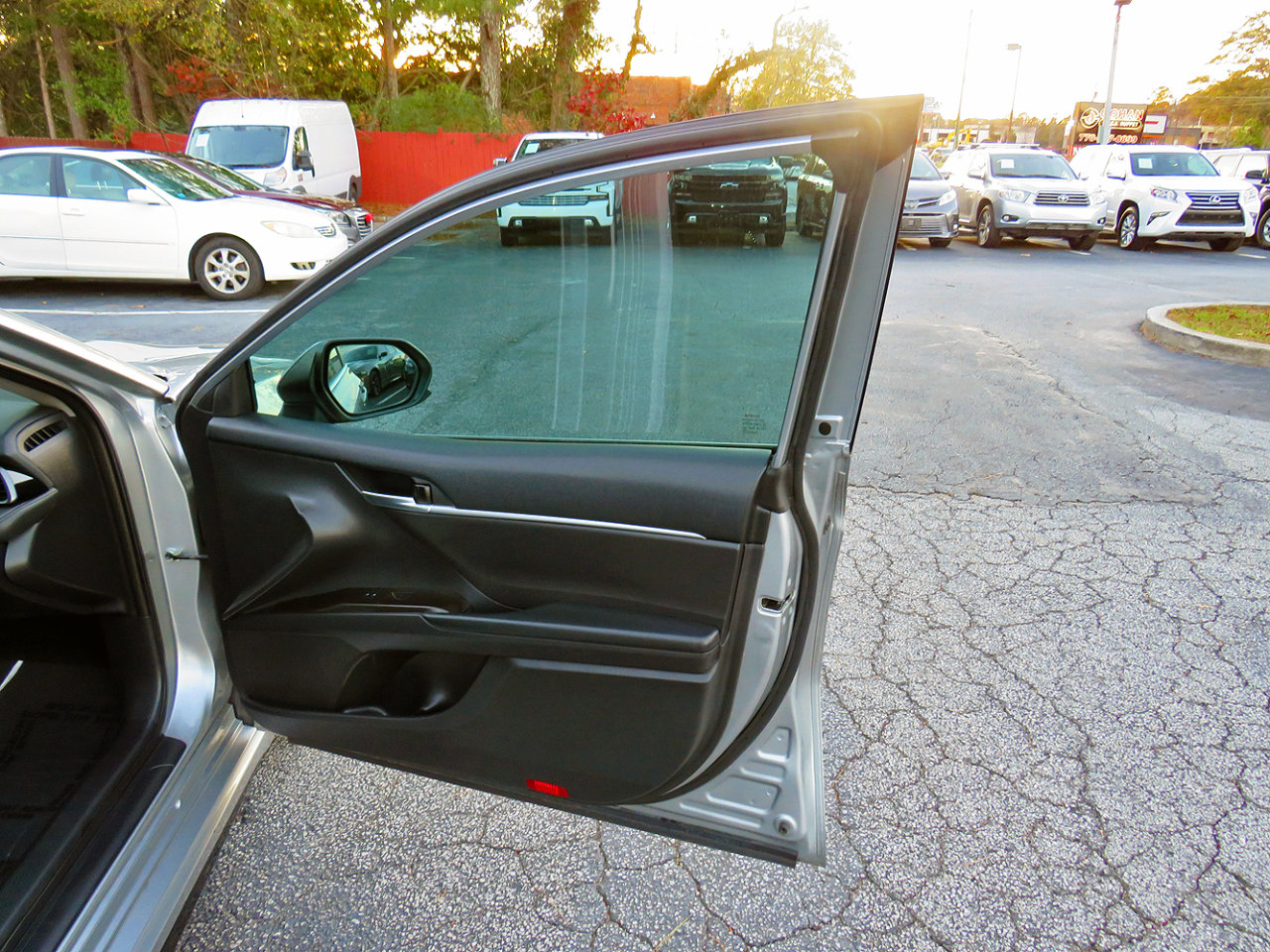 Used 2021 Toyota Camry SE w/ Carpet Mat Package (TMS) image 21