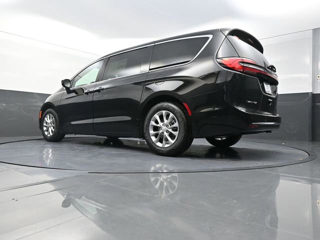 New 2026 Chrysler Pacifica Limited image 23