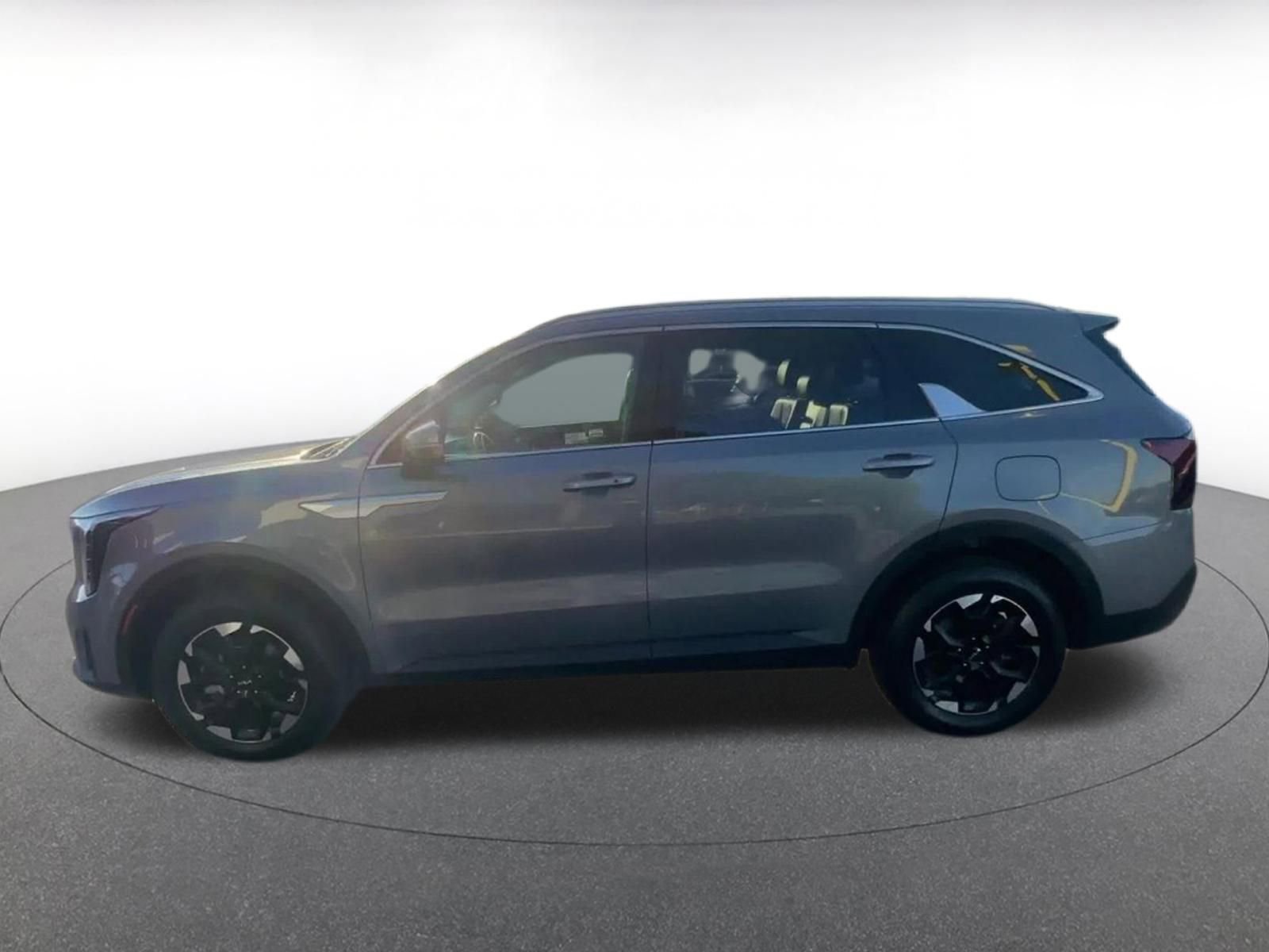 Used 2024 Kia Sorento S image 9