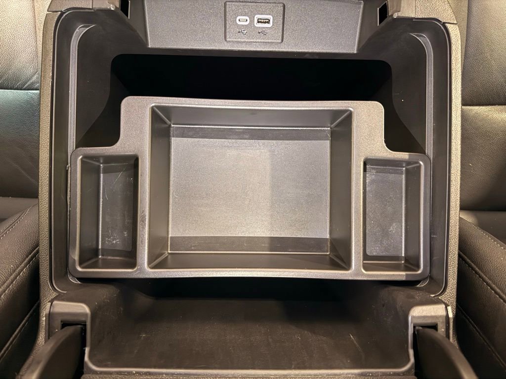 Used 2022 Chevrolet Suburban LT w/ Luxury Package image 28