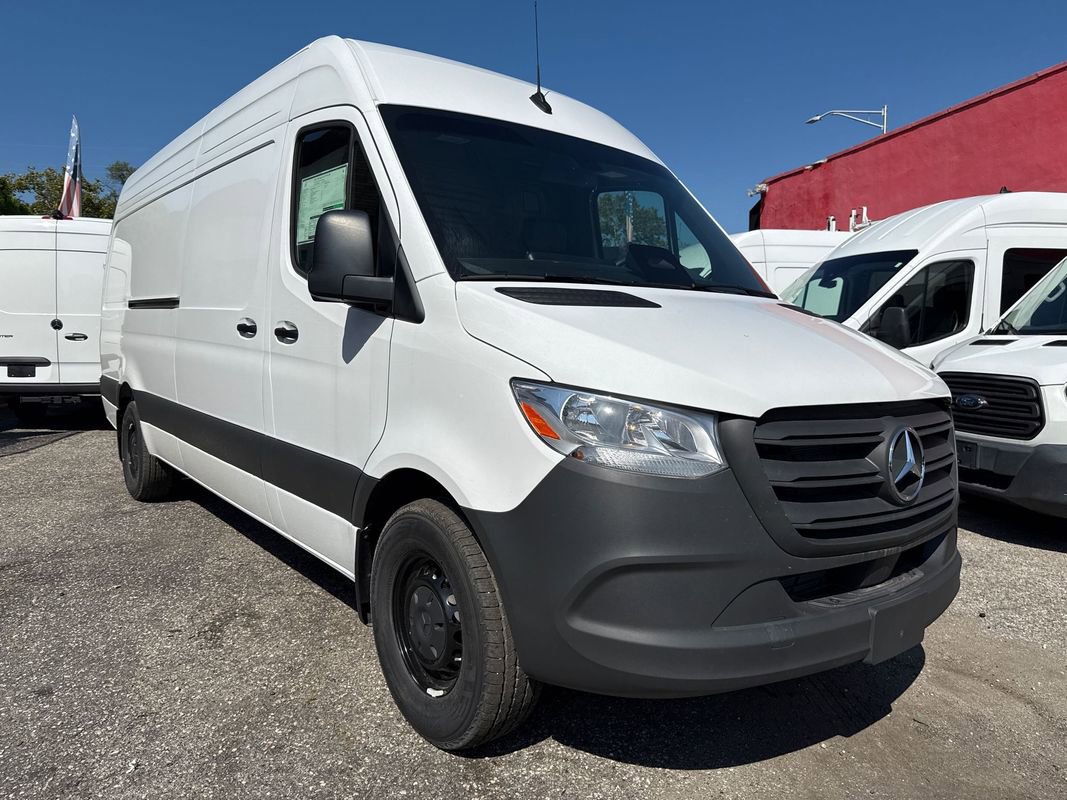 Used 2025 Mercedes-Benz Sprinter 2500 image 11