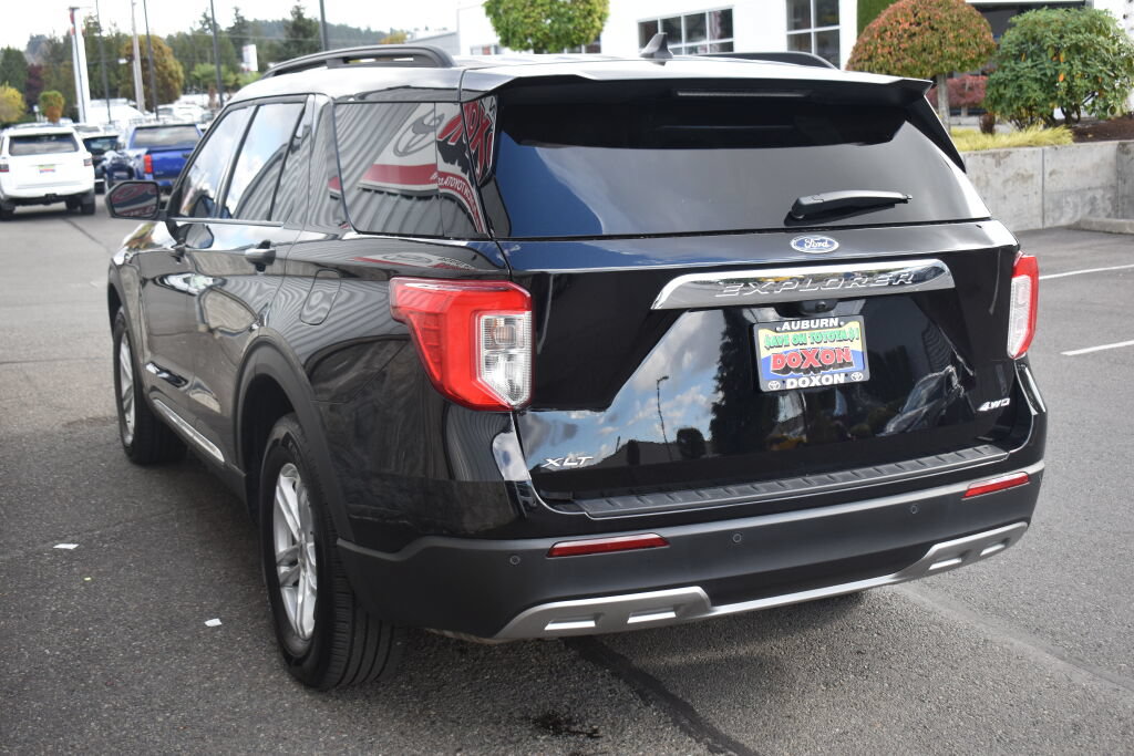 Used 2024 Ford Explorer XLT w/ Equipment Group 202A AWD/4WD image 7