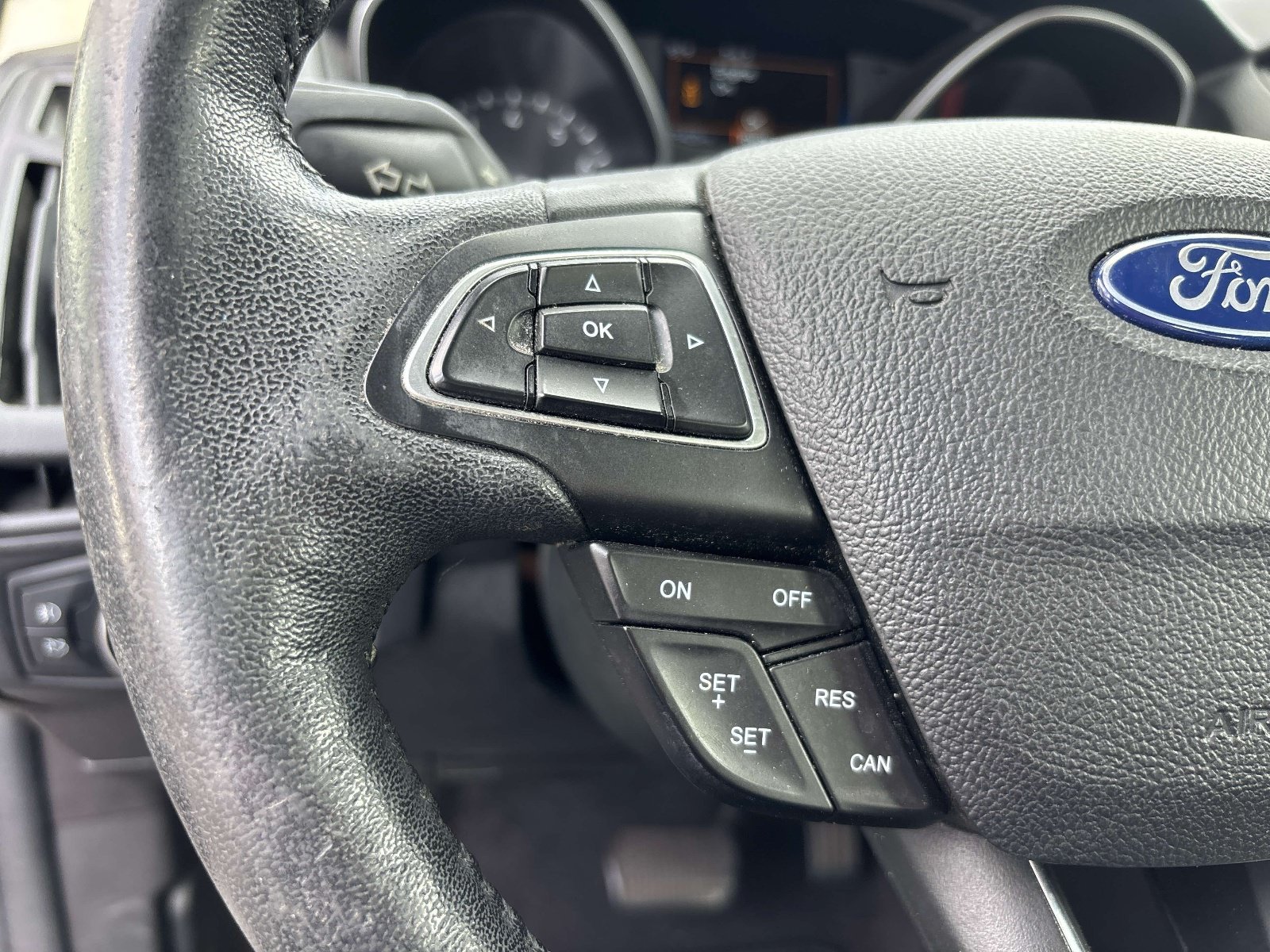 Used 2018 Ford Focus SE w/ SE Appearance Package FWD image 16
