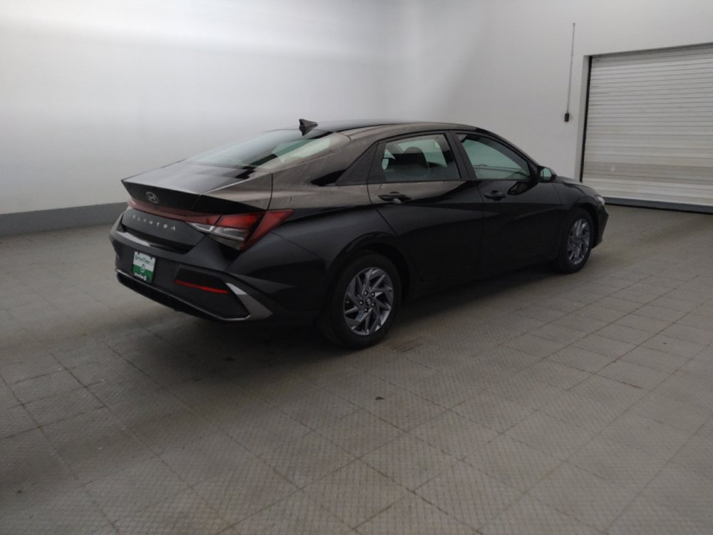 Used 2024 Hyundai Elantra SEL FWD image 10