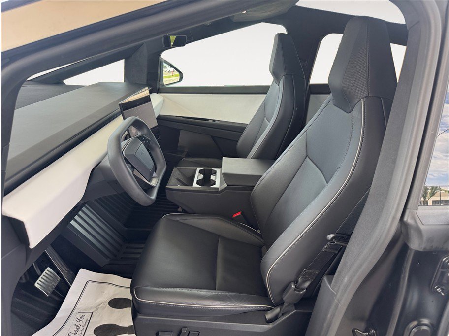 Used 2024 Tesla Cybertruck AWD Crew Cab image 9
