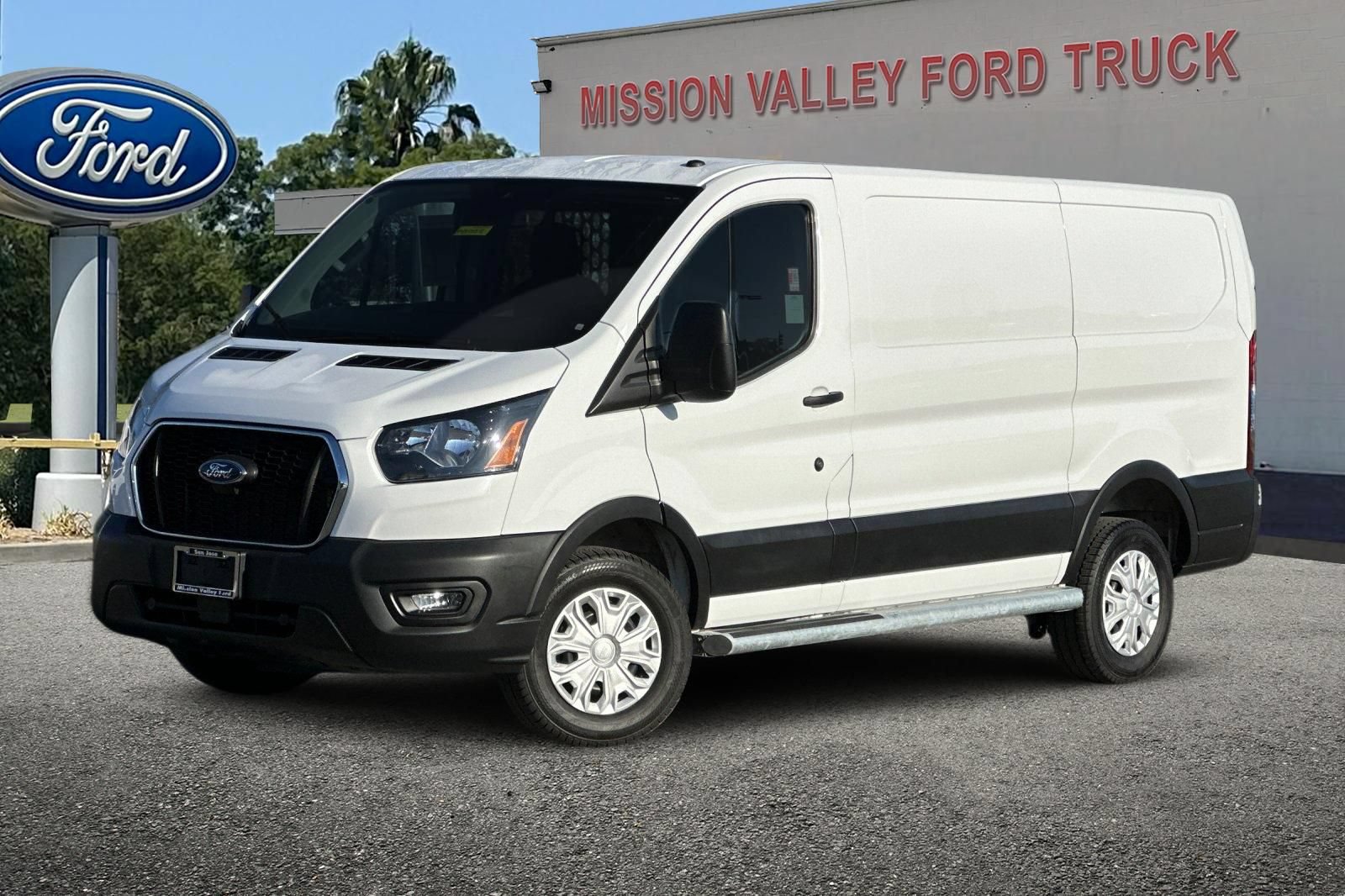 Used 2025 Ford Transit 250 Low Roof w/ Exterior Upgrade Package RWD image 8