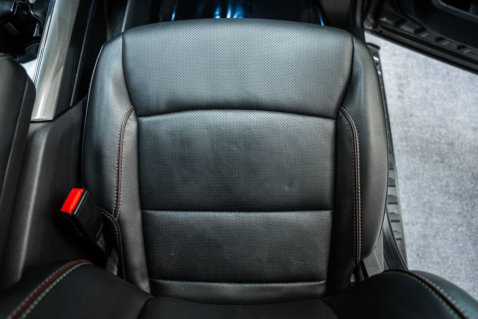 Certified 2023 Ford F150 Lariat w/ Equipment Group 502A High image 40