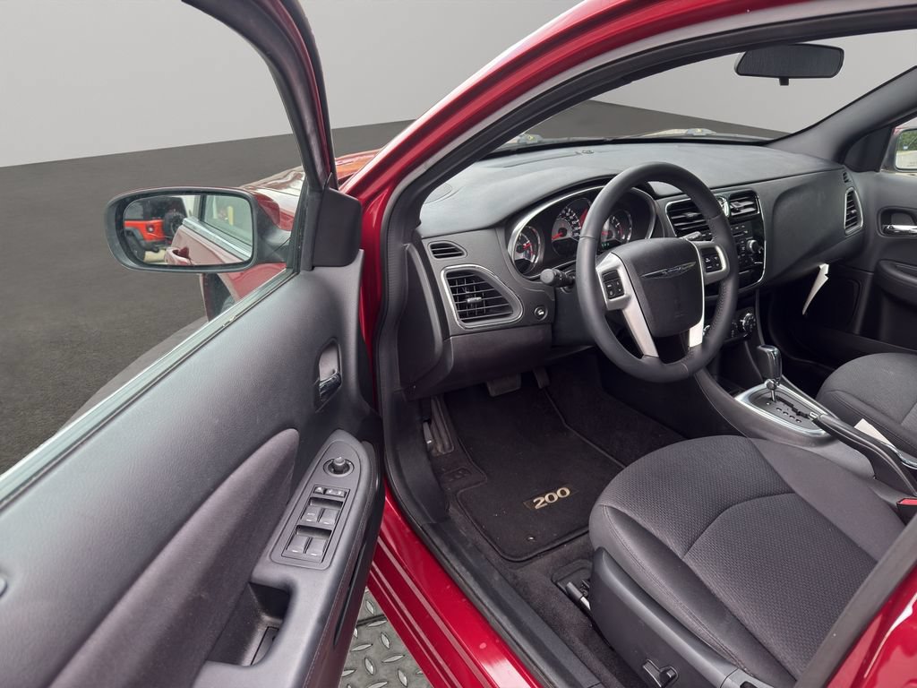 Used 2013 Chrysler 200 Touring FWD image 5