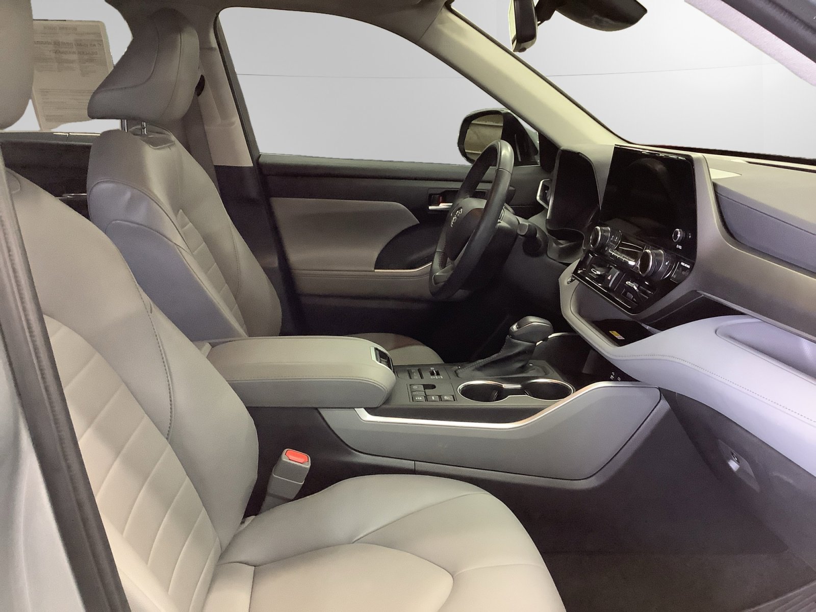 Used 2023 Toyota Highlander XLE image 15