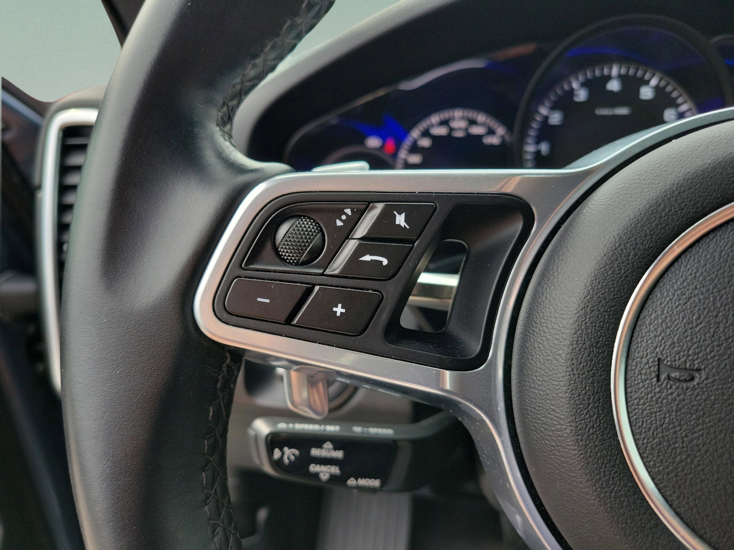 Used 2020 Porsche Cayenne E-Hybrid image 29