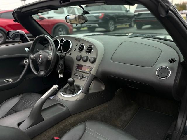Used 2006 Pontiac Solstice Convertible w/ Premium Package image 16