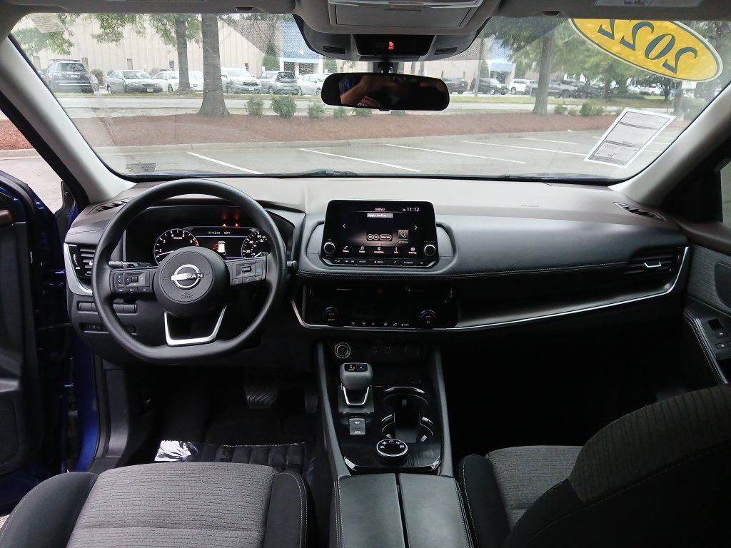 Used 2022 Nissan Rogue SV AWD/4WD image 13