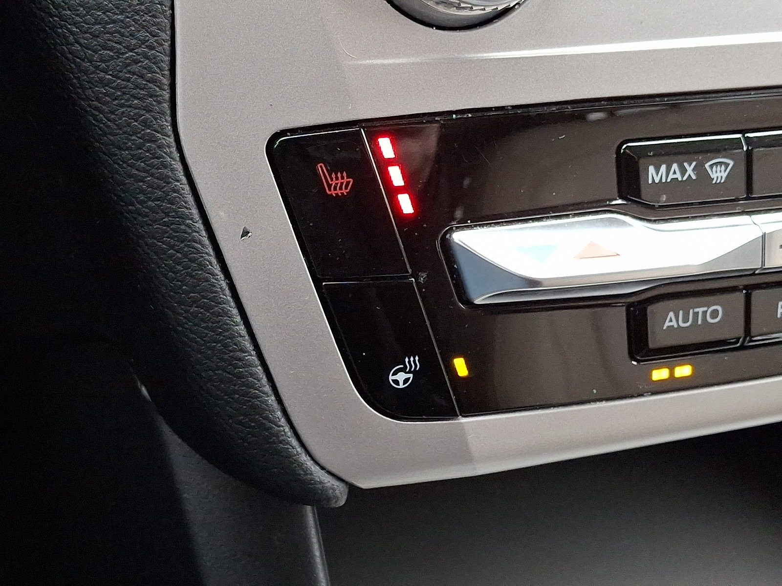 Certified 2023 Ford Explorer XLT w/ Equipment Group 202A image 27