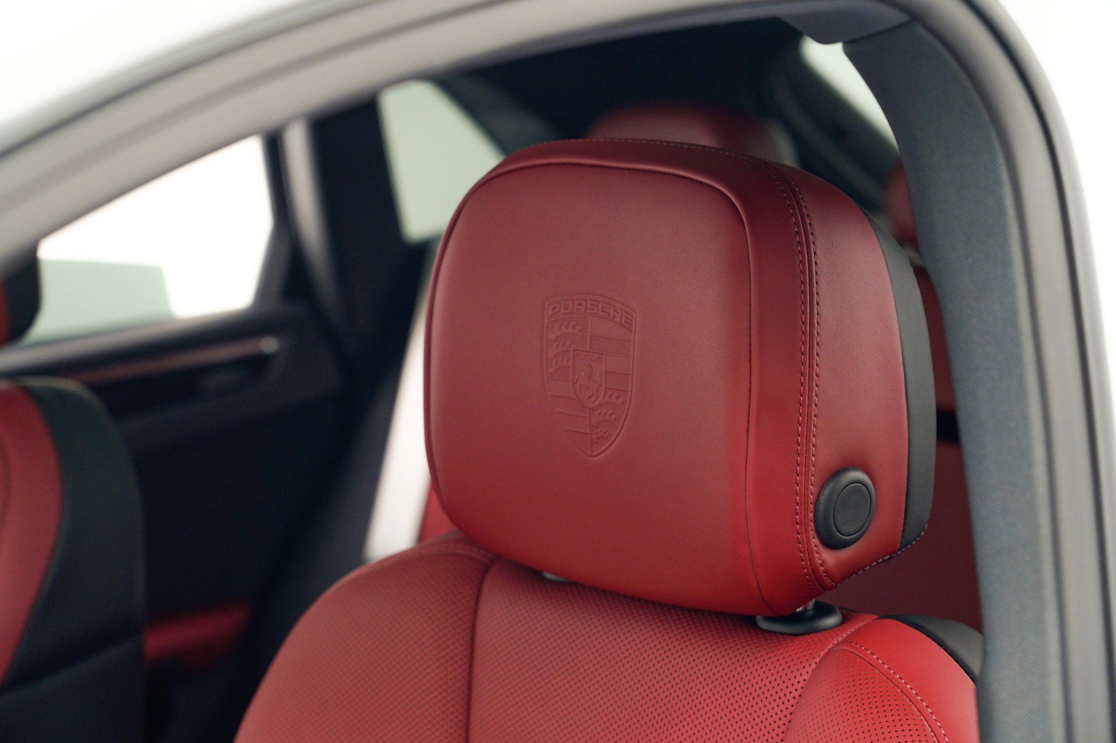 New 2026 Porsche Macan image 18