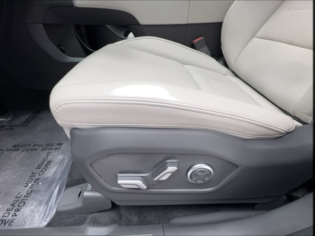 Used 2025 Hyundai Santa Fe Limited FWD image 21